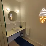 Carisan1 - 6 Min To Beach, Modern, Bright