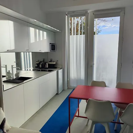 Carisan1 - 6 Min To Beach, Modern, Bright