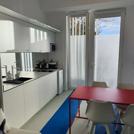 Carisan1 - 6 Min To Beach, Modern, Bright