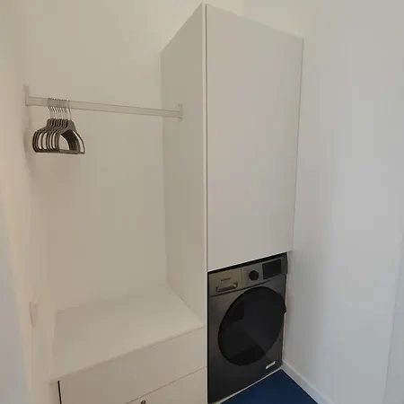 Apartamento Carisan1 - 6 Min To Beach, Modern, Bright *